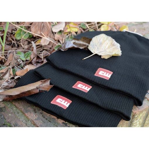 Slouch beanie black edition Heerlijk zittende muts voor de karpervisser