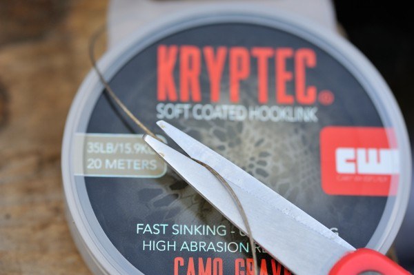 Knip vervolgens 45 cm af van het Kryptec® coated hooklink soft